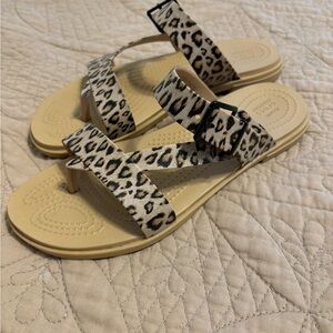 Women’s Crocs sandals. Tulum toe post Leopard print. Size 8. Excellent condition